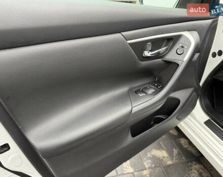 Білий Ніссан Альтіма, об'ємом двигуна 2.49 л та пробігом 87 тис. км за 10300 $, фото 11 на Automoto.ua