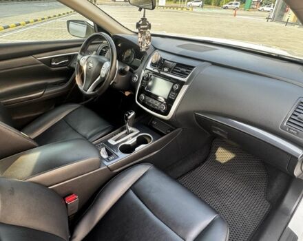 Белый Ниссан Альтима, объемом двигателя 2.5 л и пробегом 133 тыс. км за 11000 $, фото 5 на Automoto.ua