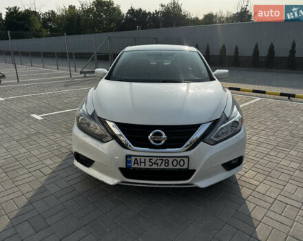 Белый Ниссан Альтима, объемом двигателя 2.5 л и пробегом 133 тыс. км за 11000 $, фото 2 на Automoto.ua