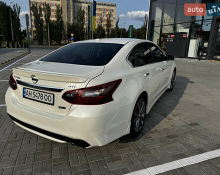 Белый Ниссан Альтима, объемом двигателя 2.5 л и пробегом 133 тыс. км за 11000 $, фото 6 на Automoto.ua