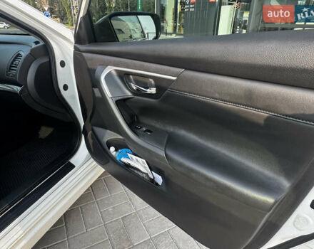 Белый Ниссан Альтима, объемом двигателя 2.5 л и пробегом 133 тыс. км за 11000 $, фото 14 на Automoto.ua