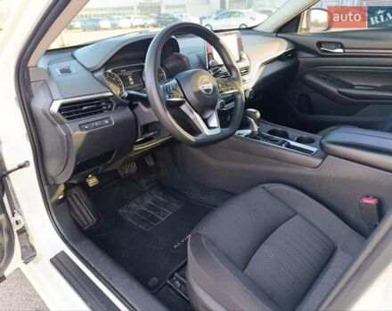 Белый Ниссан Альтима, объемом двигателя 2.5 л и пробегом 173 тыс. км за 13800 $, фото 6 на Automoto.ua