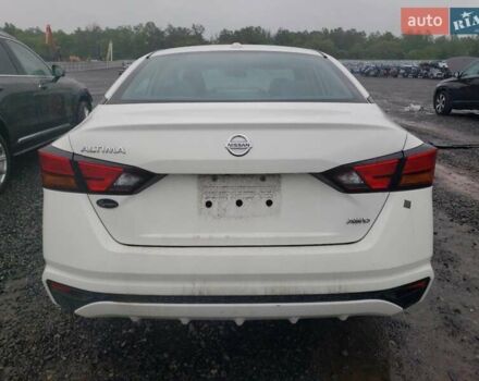 Білий Ніссан Альтіма, об'ємом двигуна 2.49 л та пробігом 48 тис. км за 2600 $, фото 5 на Automoto.ua