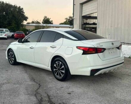 Белый Ниссан Альтима, объемом двигателя 2.5 л и пробегом 43 тыс. км за 3800 $, фото 1 на Automoto.ua