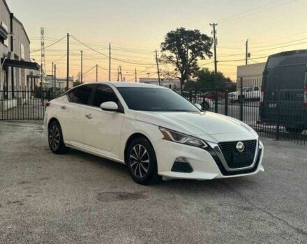 Белый Ниссан Альтима, объемом двигателя 2.5 л и пробегом 43 тыс. км за 3800 $, фото 3 на Automoto.ua