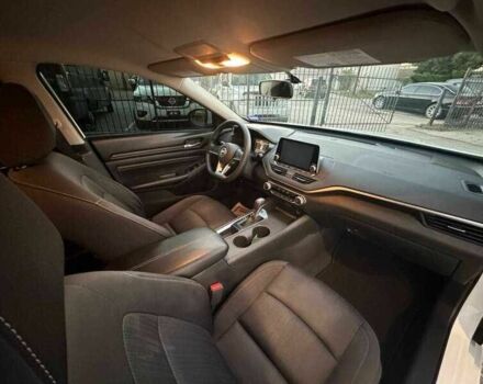 Белый Ниссан Альтима, объемом двигателя 2.5 л и пробегом 43 тыс. км за 3800 $, фото 7 на Automoto.ua