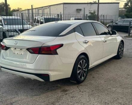 Белый Ниссан Альтима, объемом двигателя 2.5 л и пробегом 43 тыс. км за 3800 $, фото 2 на Automoto.ua