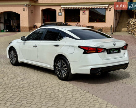 Белый Ниссан Альтима, объемом двигателя 2.5 л и пробегом 4 тыс. км за 24900 $, фото 14 на Automoto.ua