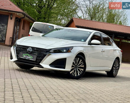 Белый Ниссан Альтима, объемом двигателя 2.5 л и пробегом 4 тыс. км за 24900 $, фото 2 на Automoto.ua