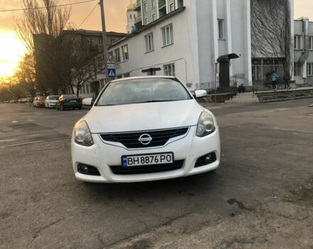 Белый Ниссан Альтима, объемом двигателя 2.5 л и пробегом 253 тыс. км за 7000 $, фото 1 на Automoto.ua
