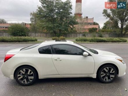 Ниссан Альтима 2010 в Запорожье на Automoto.ua Белый Ниссан Альтима, объемом двигателя 2.5 л и пробегом 160 тыс. км за 8100 $, фото 1 на Automoto.ua