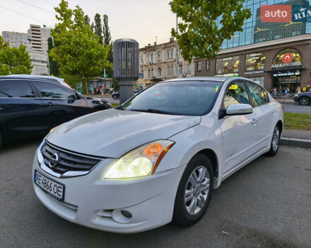 Белый Ниссан Альтима, объемом двигателя 2.49 л и пробегом 251 тыс. км за 7900 $, фото 1 на Automoto.ua