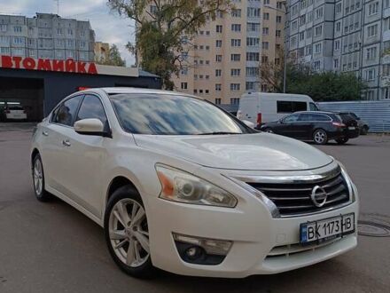 Белый Ниссан Альтима, объемом двигателя 2.49 л и пробегом 213 тыс. км за 7800 $, фото 1 на Automoto.ua