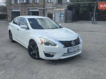 Ниссан Альтима 2014 в Запорожье на Automoto.ua Белый Ниссан Альтима, объемом двигателя 2.49 л и пробегом 160 тыс. км за 7500 $, фото 1 на Automoto.ua
