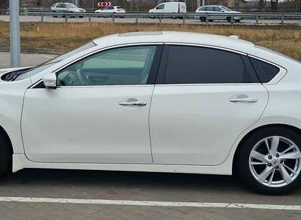 Белый Ниссан Альтима, объемом двигателя 2.5 л и пробегом 99 тыс. км за 11200 $, фото 1 на Automoto.ua