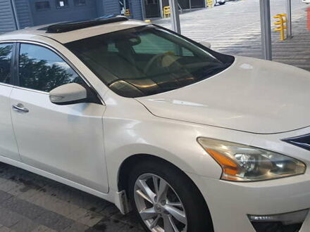 Белый Ниссан Альтима, объемом двигателя 2.5 л и пробегом 140 тыс. км за 9300 $, фото 1 на Automoto.ua