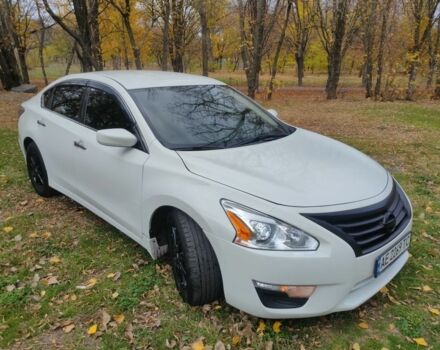 Ниссан Альтима 2015 в Павлограде на Automoto.ua Белый Ниссан Альтима, объемом двигателя 2.5 л и пробегом 241 тыс. км за 9900 $, фото 1 на Automoto.ua