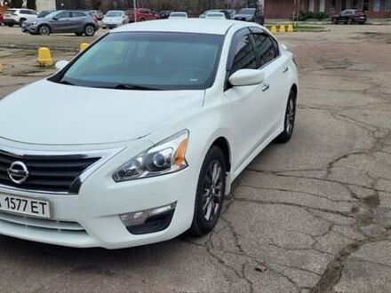 Білий Ніссан Альтіма, об'ємом двигуна 2.5 л та пробігом 121 тис. км за 10000 $, фото 1 на Automoto.ua