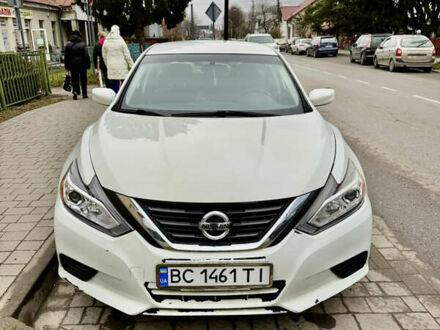 Білий Ніссан Альтіма, об'ємом двигуна 2.49 л та пробігом 190 тис. км за 8200 $, фото 1 на Automoto.ua