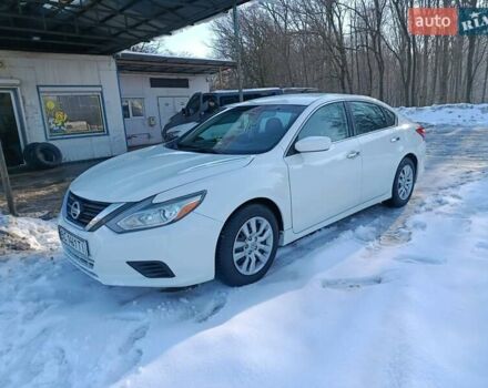 Белый Ниссан Альтима, объемом двигателя 2.49 л и пробегом 186 тыс. км за 8800 $, фото 1 на Automoto.ua