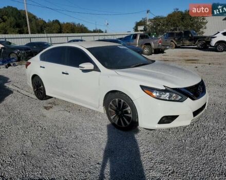 Белый Ниссан Альтима, объемом двигателя 2.49 л и пробегом 153 тыс. км за 1800 $, фото 1 на Automoto.ua