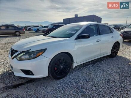 Білий Ніссан Альтіма, об'ємом двигуна 2.49 л та пробігом 164 тис. км за 1600 $, фото 1 на Automoto.ua