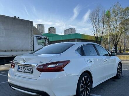 Білий Ніссан Альтіма, об'ємом двигуна 2.49 л та пробігом 178 тис. км за 12500 $, фото 1 на Automoto.ua