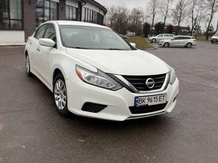 Білий Ніссан Альтіма, об'ємом двигуна 2.49 л та пробігом 181 тис. км за 12500 $, фото 1 на Automoto.ua