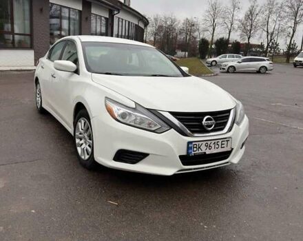 Белый Ниссан Альтима, объемом двигателя 2.49 л и пробегом 181 тыс. км за 12500 $, фото 1 на Automoto.ua