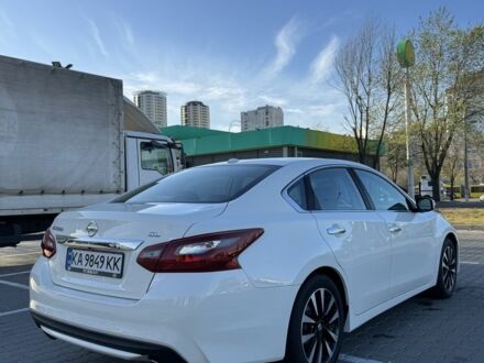 Ниссан Альтима 2017 в Киеве на Automoto.ua Белый Ниссан Альтима, объемом двигателя 2.5 л и пробегом 160 тыс. км за 11700 $, фото 1 на Automoto.ua