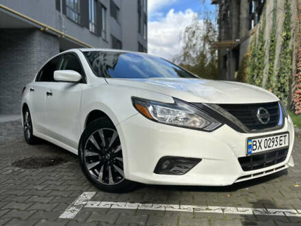 Белый Ниссан Альтима, объемом двигателя 2.49 л и пробегом 156 тыс. км за 10299 $, фото 1 на Automoto.ua