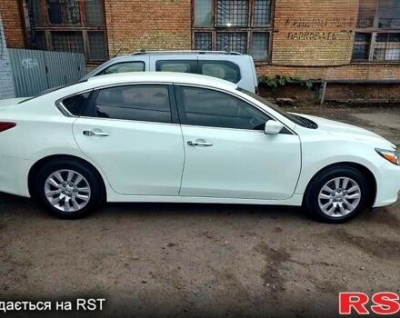 Белый Ниссан Альтима, объемом двигателя 2.5 л и пробегом 320 тыс. км за 9100 $, фото 1 на Automoto.ua