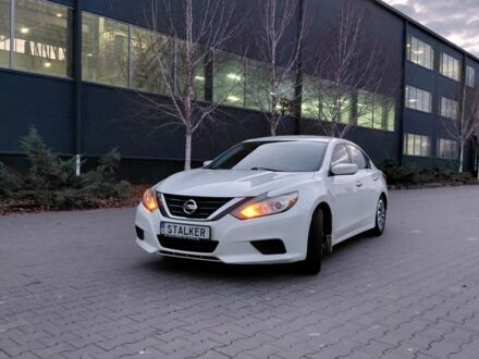 Белый Ниссан Альтима, объемом двигателя 2.5 л и пробегом 132 тыс. км за 12999 $, фото 1 на Automoto.ua