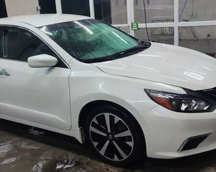 Белый Ниссан Альтима, объемом двигателя 2.49 л и пробегом 90 тыс. км за 14000 $, фото 1 на Automoto.ua