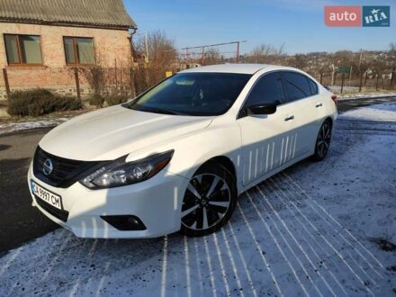 Ніссан Альтіма 2017 у Белой Церкве на Automoto.ua Білий Ніссан Альтіма, об'ємом двигуна 2.5 л та пробігом 135 тис. км за 12000 $, фото 1 на Automoto.ua