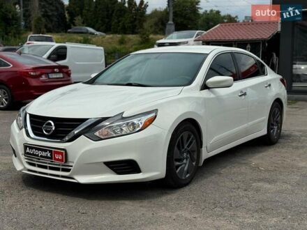 Ніссан Альтіма 2018 у Вінниці на Automoto.ua Білий Ніссан Альтіма, об'ємом двигуна 2.5 л та пробігом 51 тис. км за 11340 $, фото 1 на Automoto.ua