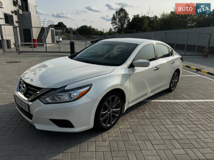 Ниссан Альтима 2018 в Черкассах на Automoto.ua Белый Ниссан Альтима, объемом двигателя 2.5 л и пробегом 133 тыс. км за 11000 $, фото 1 на Automoto.ua