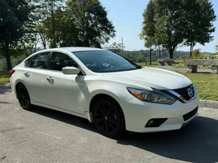 Ниссан Альтима 2018 в Житомире на Automoto.ua Белый Ниссан Альтима, объемом двигателя 2.5 л и пробегом 49 тыс. км за 7000 $, фото 1 на Automoto.ua