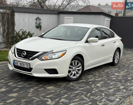Білий Ніссан Альтіма, об'ємом двигуна 2.49 л та пробігом 87 тис. км за 10300 $, фото 1 на Automoto.ua
