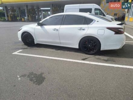 Ниссан Альтима 2018 в Киеве на Automoto.ua Белый Ниссан Альтима, объемом двигателя 2.49 л и пробегом 148 тыс. км за 11500 $, фото 1 на Automoto.ua