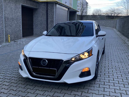 Ніссан Альтіма 2019 у Івано-Франківську на Automoto.ua Білий Ніссан Альтіма, об'ємом двигуна 2.49 л та пробігом 160 тис. км за 16000 $, фото 1 на Automoto.ua