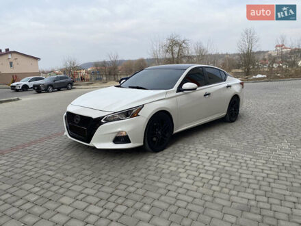 Ніссан Альтіма 2019 у Івано-Франківську на Automoto.ua Білий Ніссан Альтіма, об'ємом двигуна 2.49 л та пробігом 169 тис. км за 16000 $, фото 1 на Automoto.ua