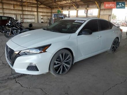 Белый Ниссан Альтима, объемом двигателя 2.49 л и пробегом 43 тыс. км за 5500 $, фото 1 на Automoto.ua