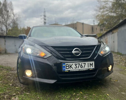 Черный Ниссан Альтима, объемом двигателя 2.49 л и пробегом 171 тыс. км за 8888 $, фото 4 на Automoto.ua