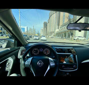 Черный Ниссан Альтима, объемом двигателя 2.49 л и пробегом 200 тыс. км за 10500 $, фото 2 на Automoto.ua