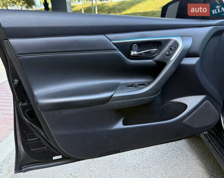 Черный Ниссан Альтима, объемом двигателя 2.49 л и пробегом 120 тыс. км за 10999 $, фото 13 на Automoto.ua