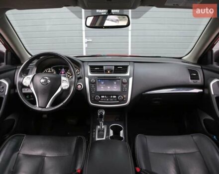 Ниссан Альтима 2016 в Киеве на Automoto.ua Красный Ниссан Альтима, объемом двигателя 2.49 л и пробегом 88 тыс. км за 11500 $, фото 13 на Automoto.ua