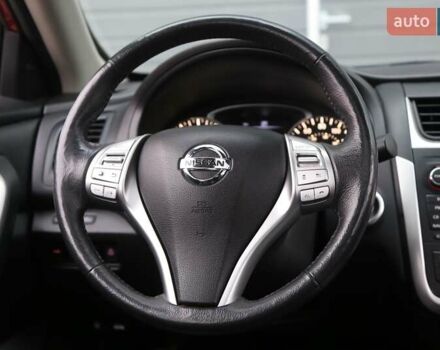 Ниссан Альтима 2016 в Киеве на Automoto.ua Красный Ниссан Альтима, объемом двигателя 2.49 л и пробегом 88 тыс. км за 11500 $, фото 15 на Automoto.ua