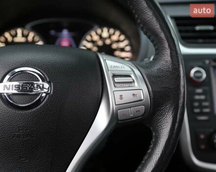 Ниссан Альтима 2016 в Киеве на Automoto.ua Красный Ниссан Альтима, объемом двигателя 2.49 л и пробегом 88 тыс. км за 11500 $, фото 21 на Automoto.ua