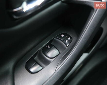 Ниссан Альтима 2016 в Киеве на Automoto.ua Красный Ниссан Альтима, объемом двигателя 2.49 л и пробегом 88 тыс. км за 11500 $, фото 24 на Automoto.ua